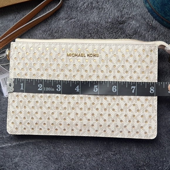 NWT Michael Kors Wristlet Vanilla Gold Gusset - Picture 4 of 7